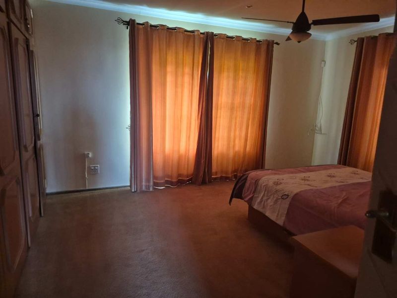 Large  family home,  ideal for large extended family - Photo 8