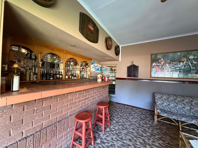 Tick all your boxes: 4bedrooms, study, pool, bar, jacuzzi ! - Photo 7