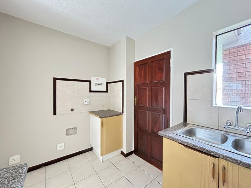 2 Bedroom Townhouse With A Private Garden - Photo 4