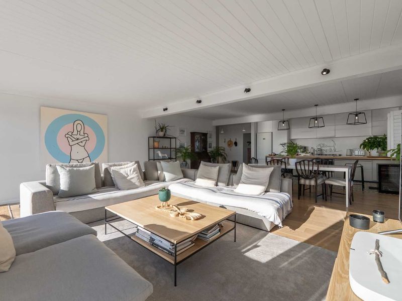 Contemporary Hillside Retreat with Expansive Bay Views - Photo 6