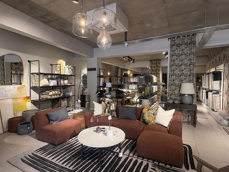 Retail Space for Sale – Prime Location in Sam Nujoma Street - Photo 2