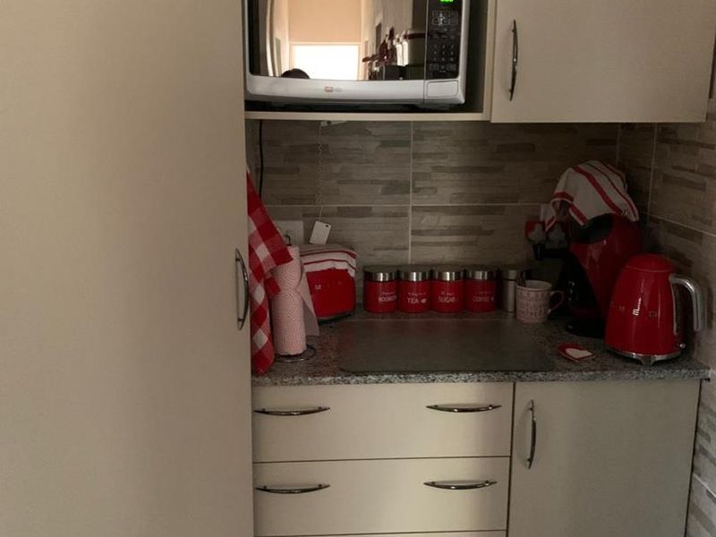 Charming 3-Bedroom Townhouse for Rent in Arboretum - Photo 3