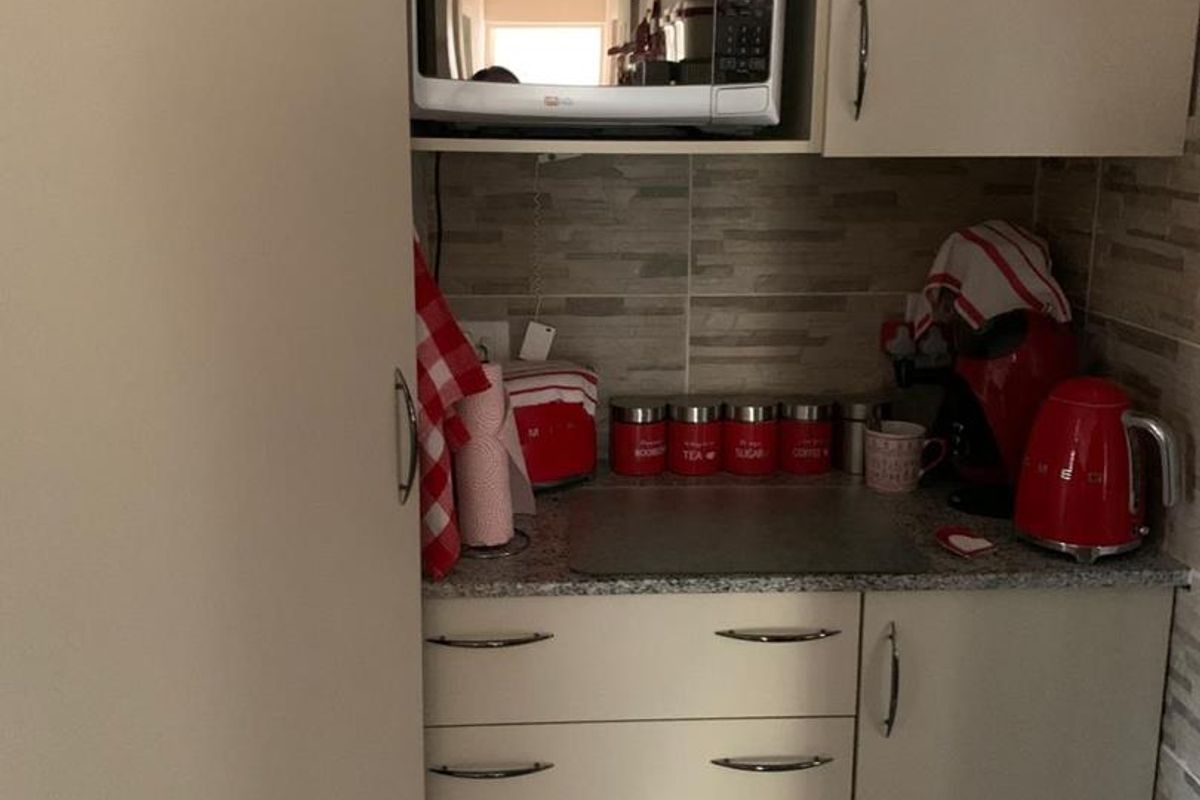 Charming 3-Bedroom Townhouse for Rent in Arboretum - Photo 3