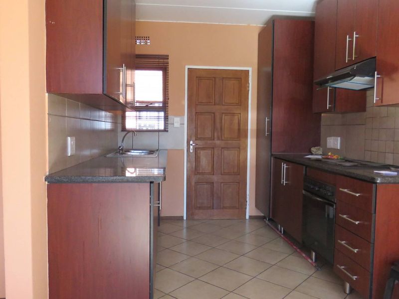 Secure 2-Bedroom Apartment for Easy, Low-Maintenance Living - Photo 7