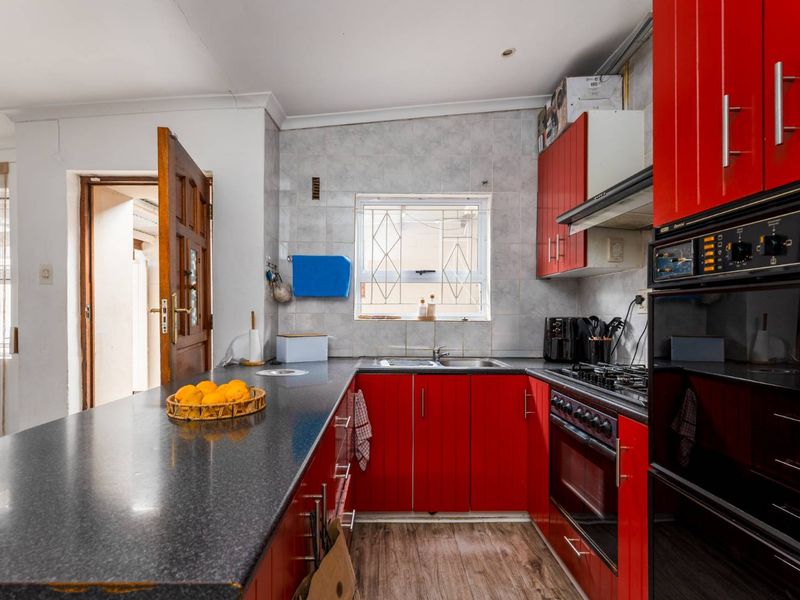 The Perfect Blend of Style and Comfort Today - Photo 2