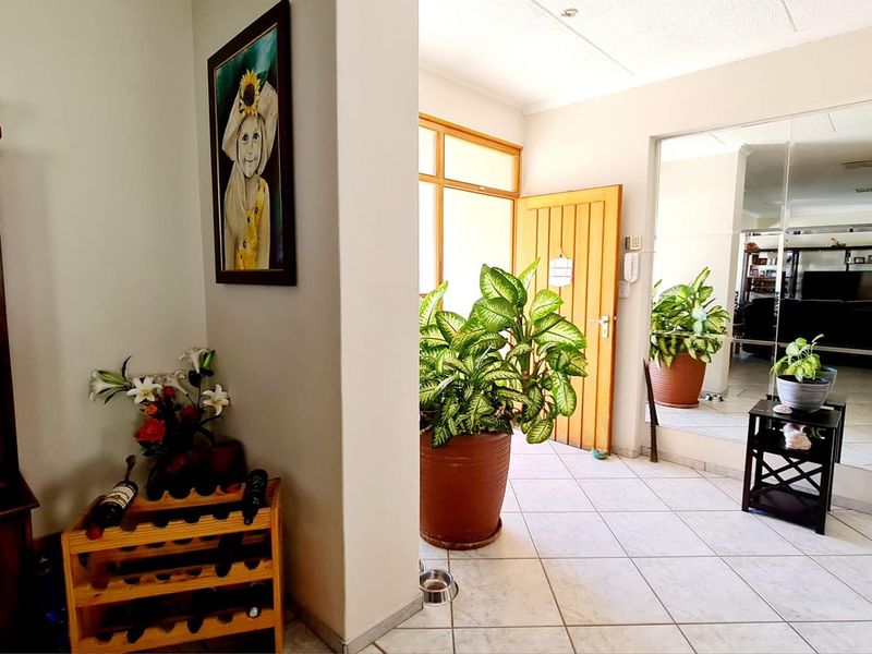 3 Bedroom House For Sale in Klein Windhoek - Photo 3