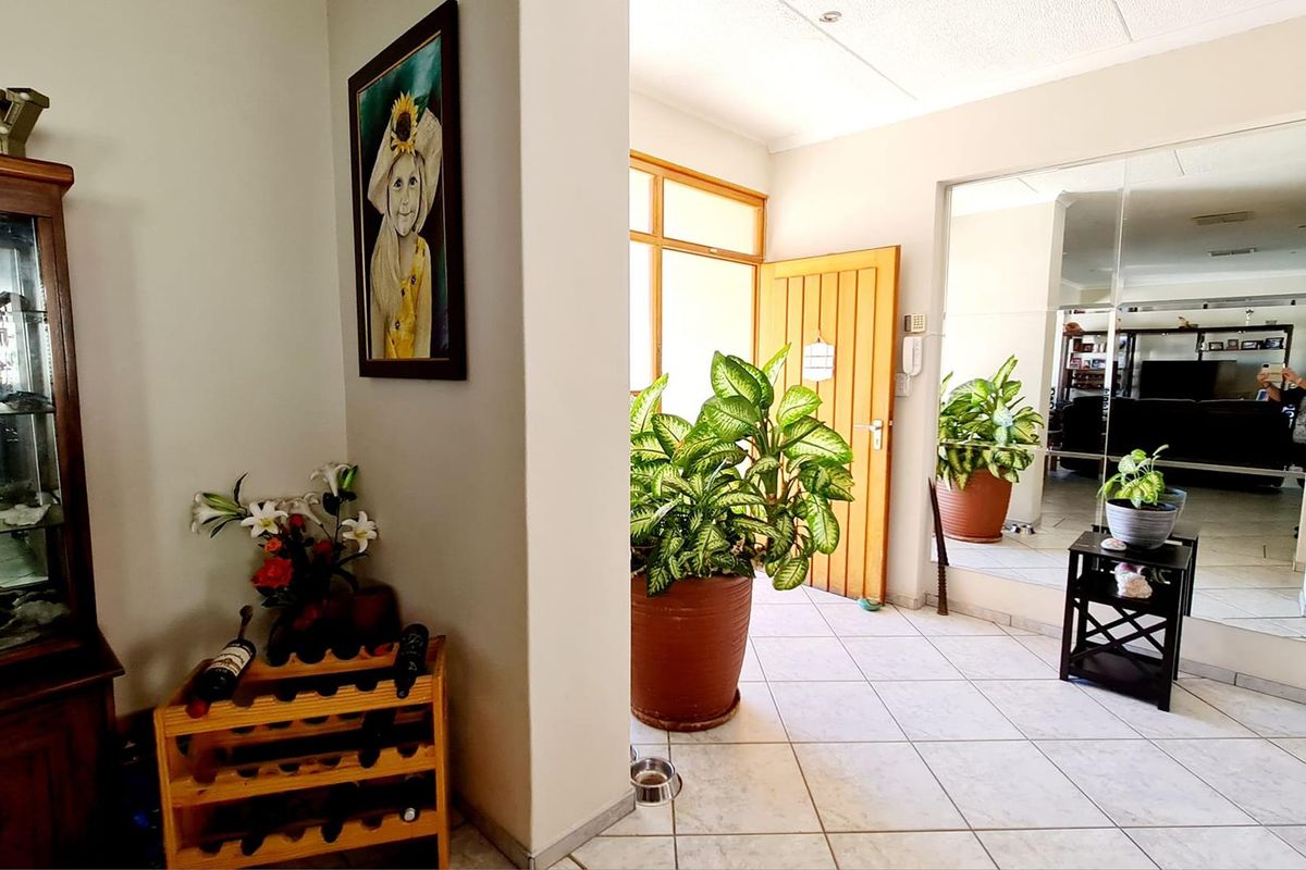 3 Bedroom House For Sale in Klein Windhoek - Photo 3