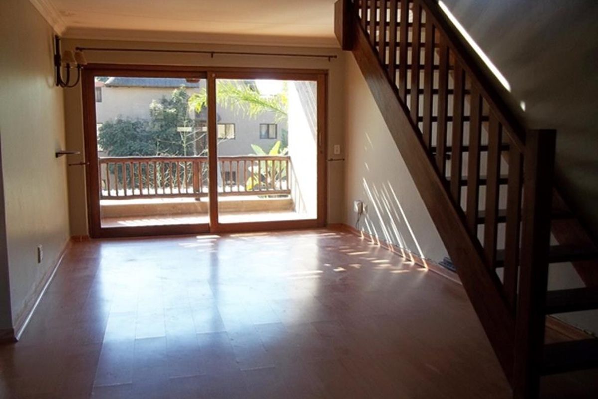 Modern 2 Bedroom, 1 Bathroom Apartment for Sale in Sunninghill - Photo 5