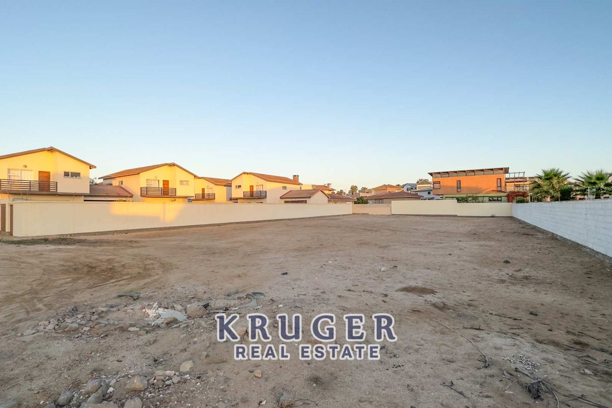 Vacant land with approved building plans - Photo 3