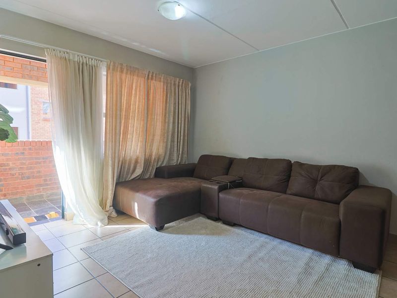 2 bedroom apartment for sale in a security estate - Photo 7
