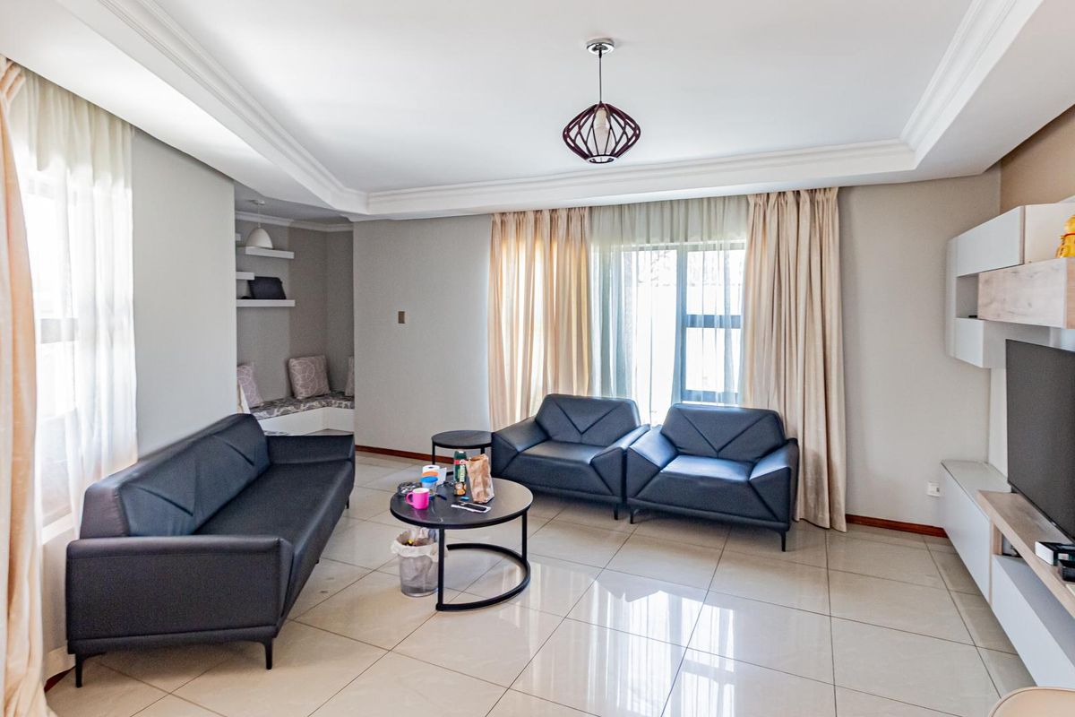 Luxury, Light & Space – Your Dream Home Awaits - Photo 3