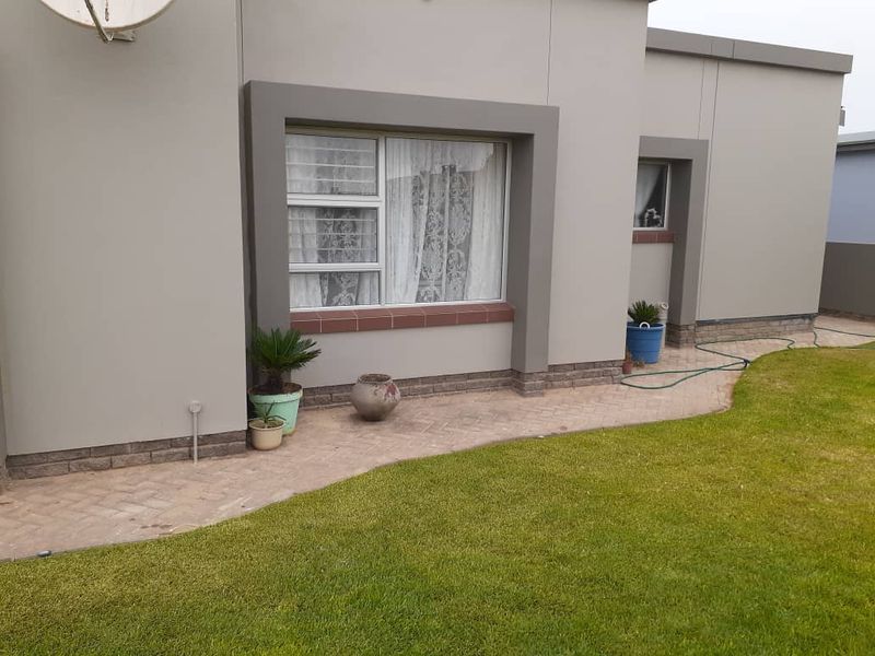 GORGEOUS HOME FOR SALE IN HENTIES BAY - Photo 7