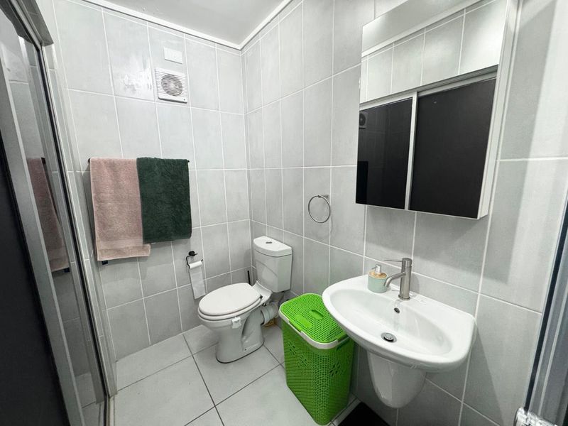 Ground Floor 2 Bedroom Apartment with Private Garden - Photo 8