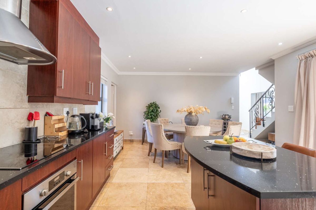 5 Bedroom House To Let In Big Bay - Photo 3