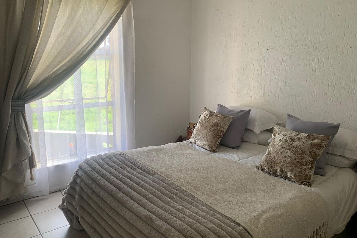 Perfect Blend of Style, Comfort, & Convenience - Photo 4