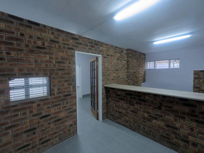 184sqm light industrial unit To Let Brackenfell - Photo 3