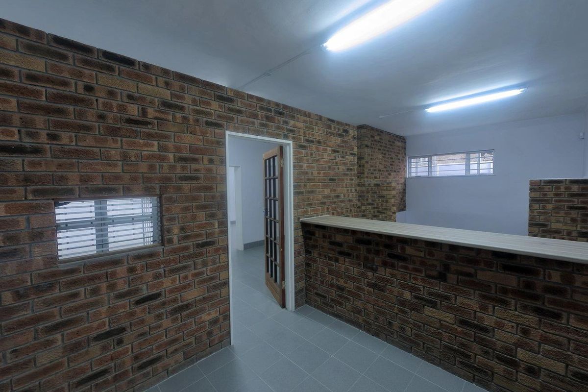 184sqm light industrial unit To Let Brackenfell - Photo 3