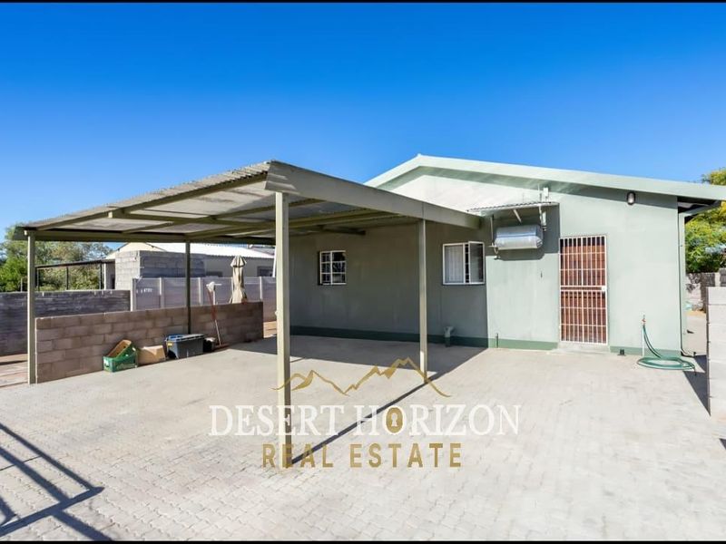 Karas Region, Keetmanshoop | Spacious Family Home with Flat - Photo 5