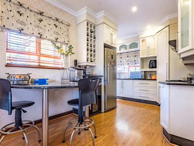 "Prime Location in Bardene: Close to Schools, Malls, and Airport - Photo 5