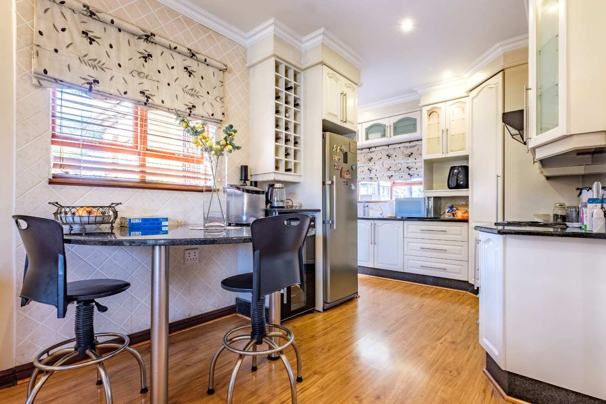 "Prime Location in Bardene: Close to Schools, Malls, and Airport - Photo 5