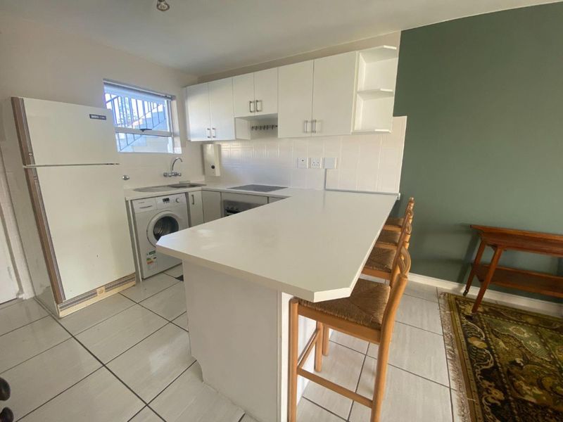 2 bedroom Modern Apartment in HOUT BAY - Photo 5