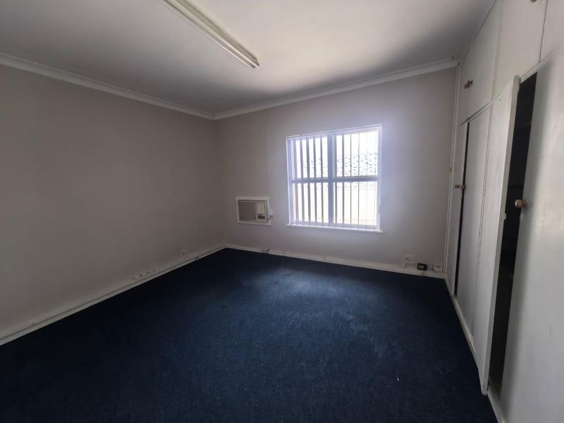 65m2 office space to let in newton park - Photo 9
