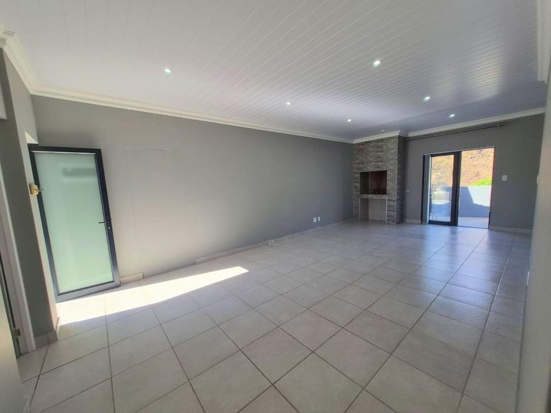 Charming 4-Bedroom Duet in Island View, Mossel Bay - Photo 10