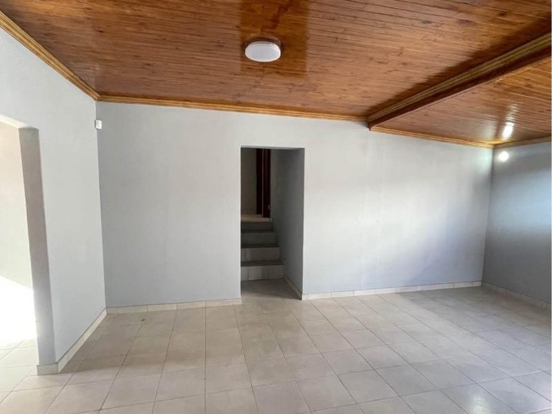 Newly renovated - Photo 7