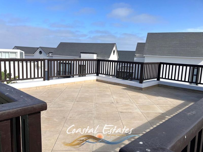 Stunning 3-Bedroom Townhouse with Breathtaking Sea Views - Photo 2
