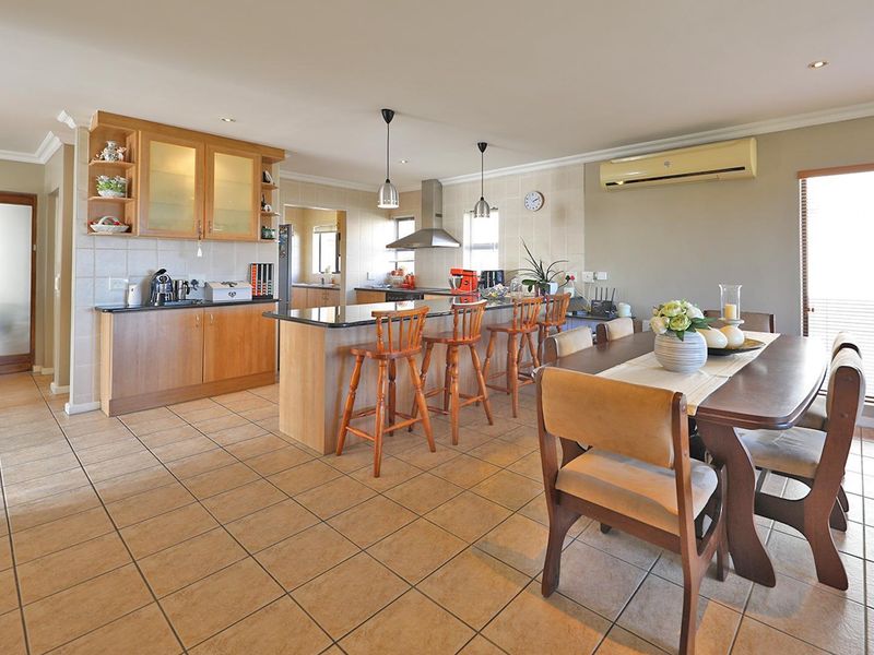 Lock up and go family home in the heart of Plattekloof. - Photo 3