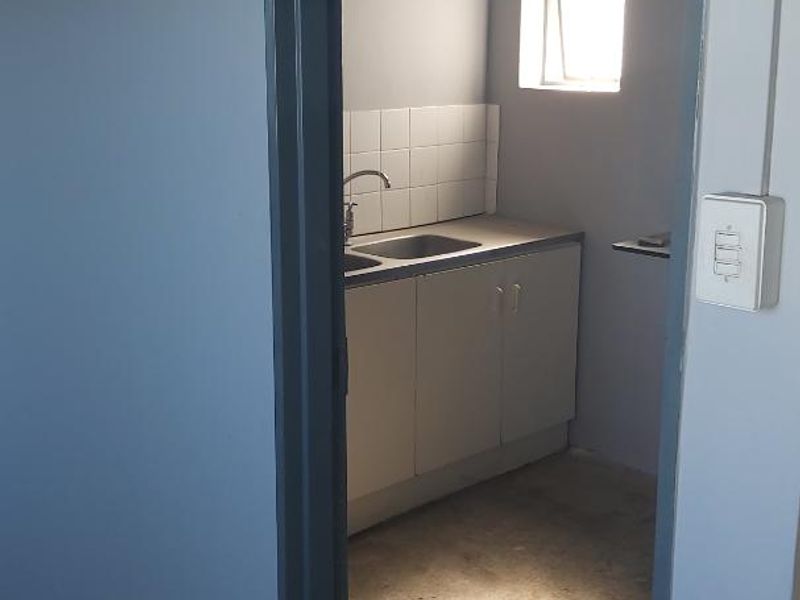Manufacturing facility to let in North End. - Photo 3