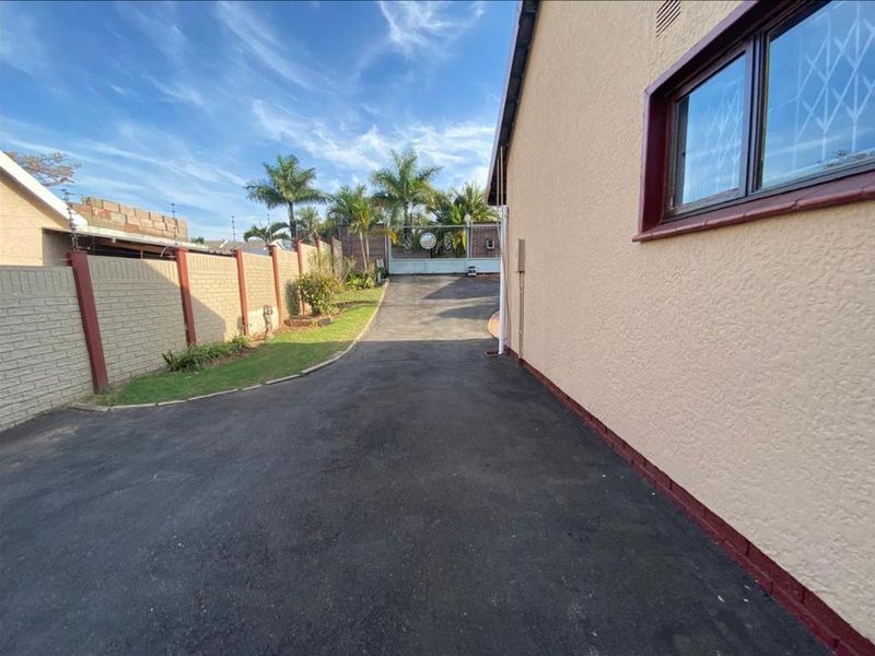 Your Dream Suburban Oasis Awaits in Escombe! - Photo 2
