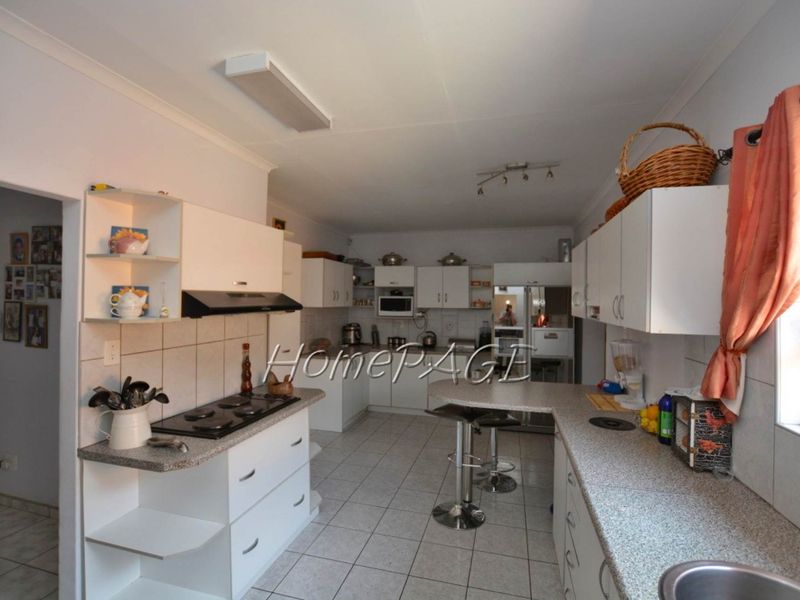 Fairway Estates:  HUGE 4 Bedr home with 1 Bedr flat for sale - Photo 4