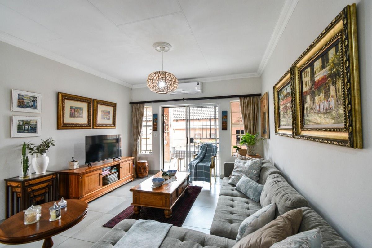 Move-In Ready Townhouse in Secure Old Faerie Glen Complex - Photo 3