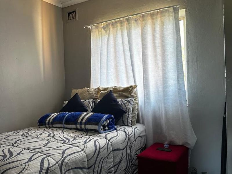 Three-Bedroom Family home in Empangeni Central - Practical Living Space - Photo 6