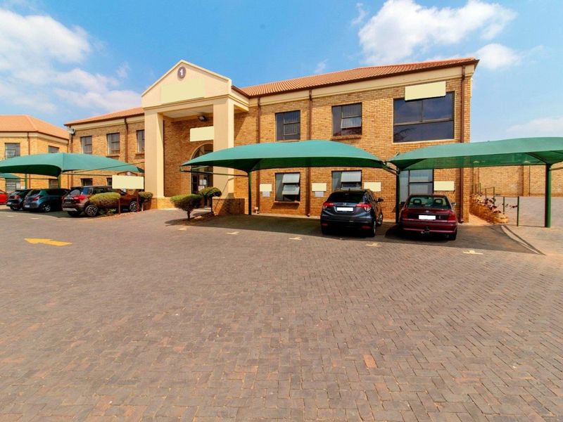 GROUND - FLOOR SUITE FOR SALE - CENTRAL LOCATION. - Photo 2