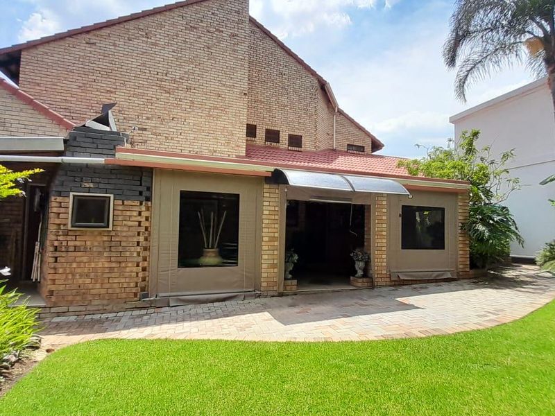 Stunning double story home - Photo 3