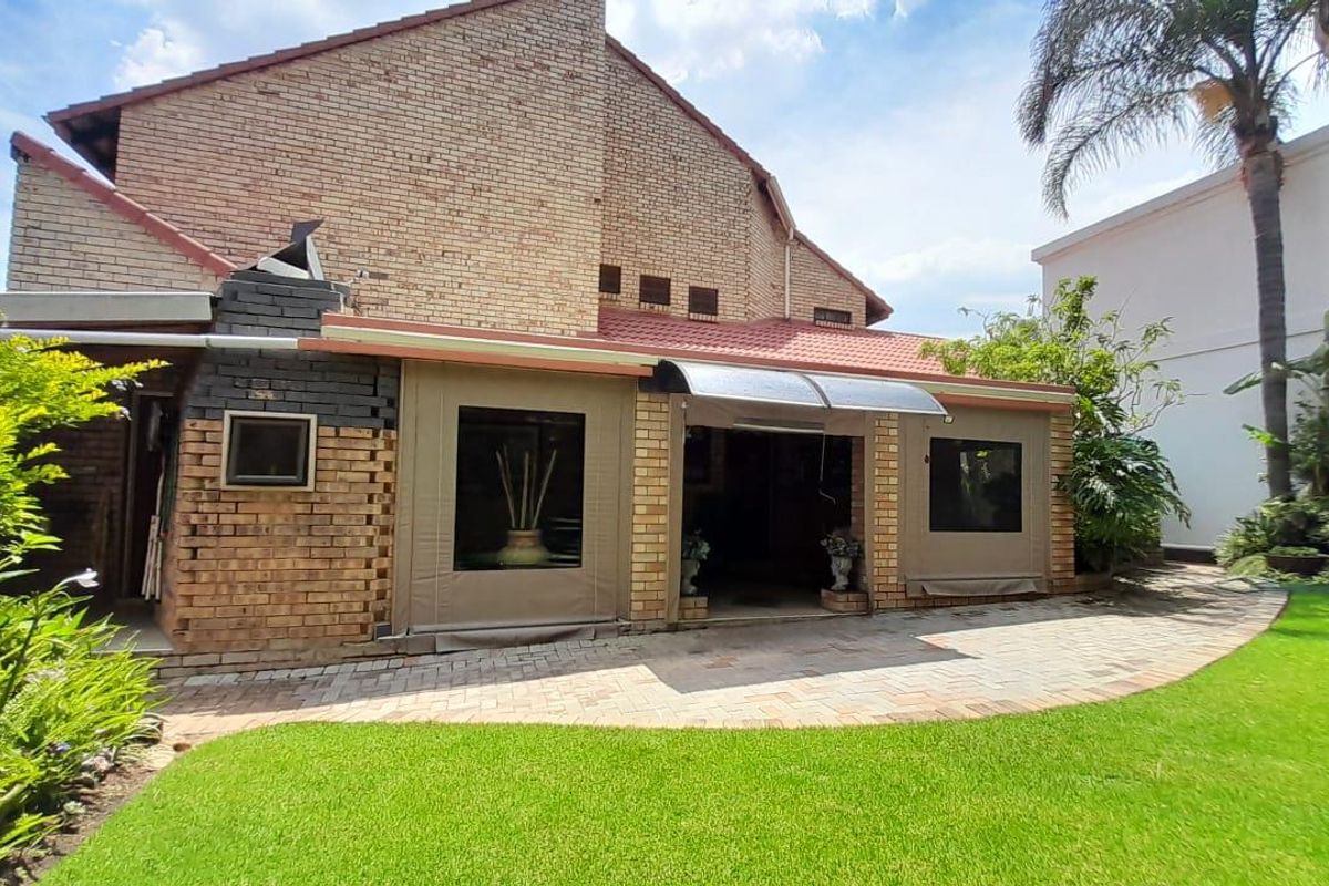 Stunning double story home - Photo 3