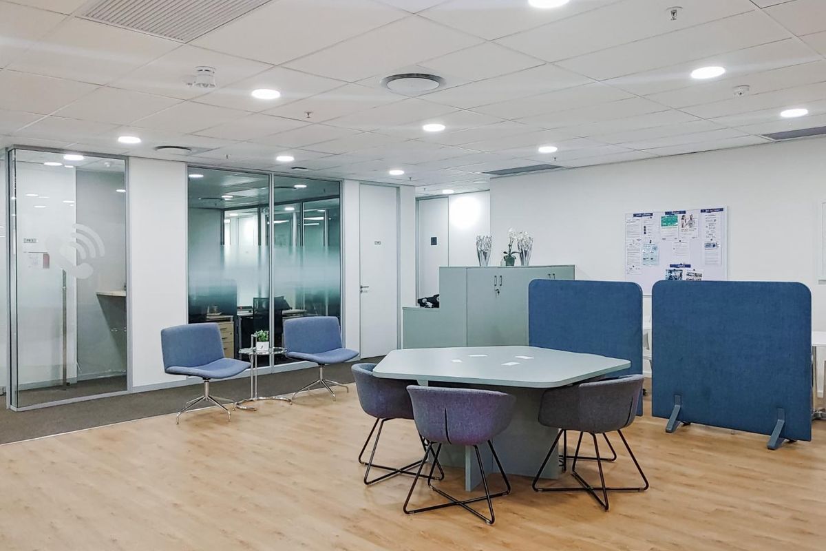 All-inclusive access to professional office space for 4 persons in Regus Centurion Mall - Photo 5