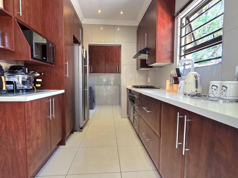 3 Bedroom Townhouse for Rent in New Redruth Alberton - Photo 10