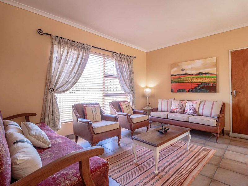 Spacious, Sunlit Sanctuary in Kuils River Awaits You - Photo 6