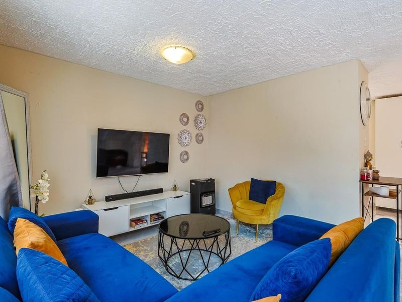 Stylish three-bedroom townhouse is the perfect opportunity for first-time buyers looking for comfort, convenience, and modern living. - Photo 10