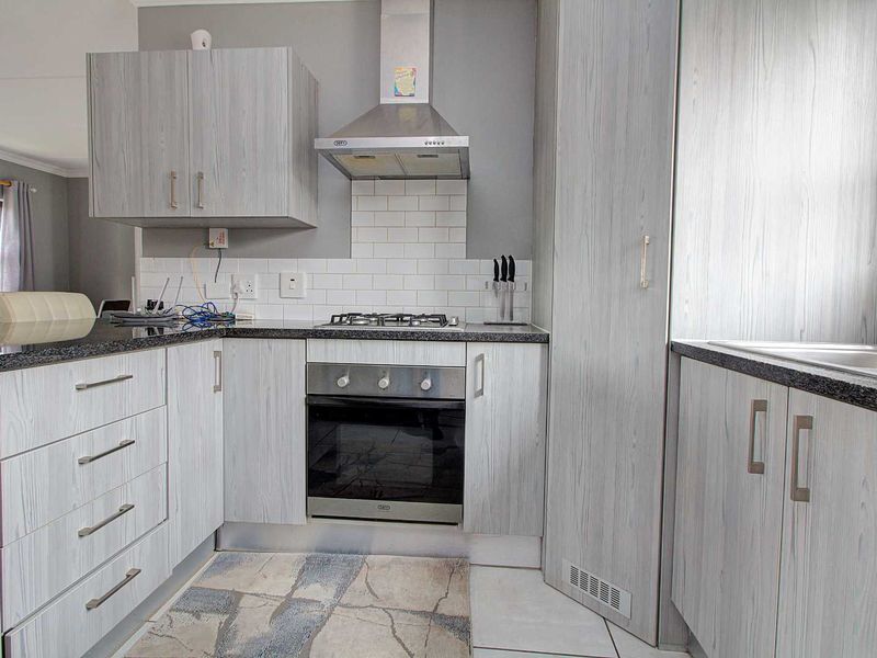 Modern Living Meets Convenience and Comfort - Photo 3