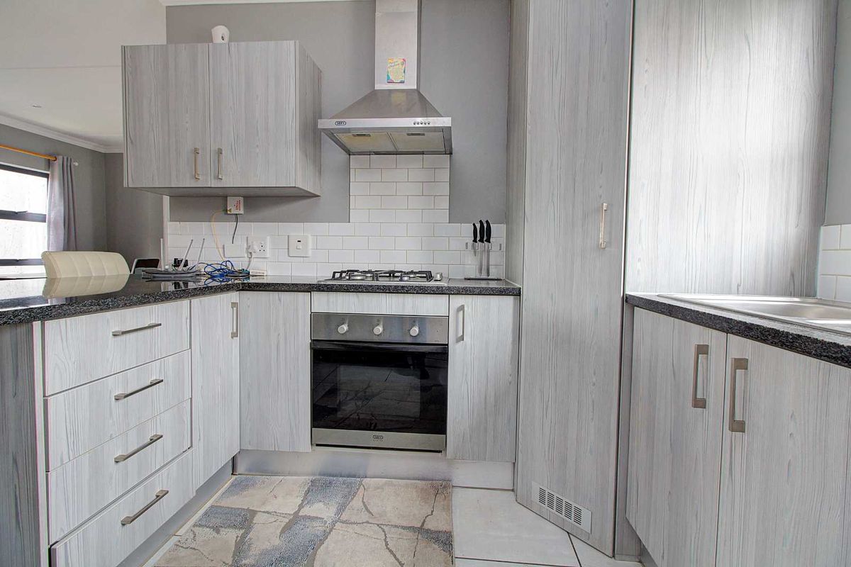 Modern Living Meets Convenience and Comfort - Photo 3