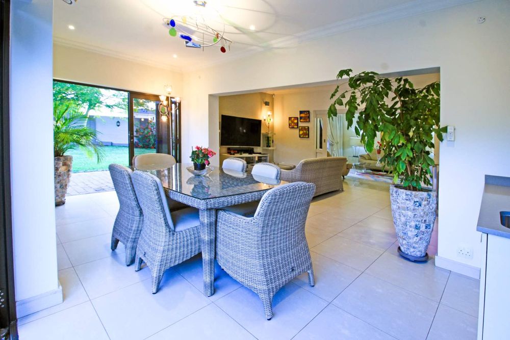 Entertainment Dining