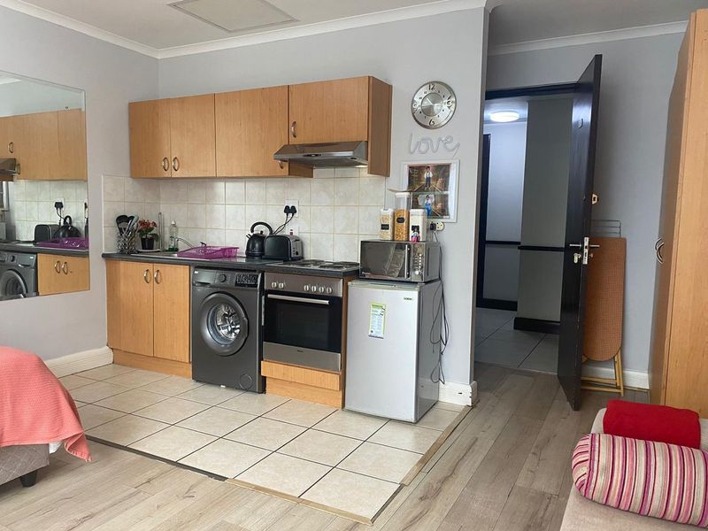 SUPERB STUDIO - FULLY FURNISHED - Photo 7