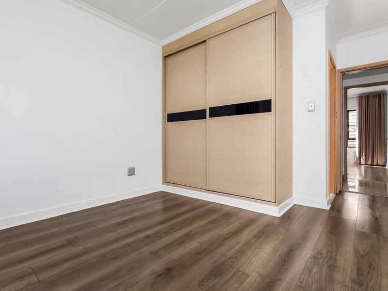 Light, Bright & Spacious 3-Bedroom 2 Baths Garden Apartment - Photo 7