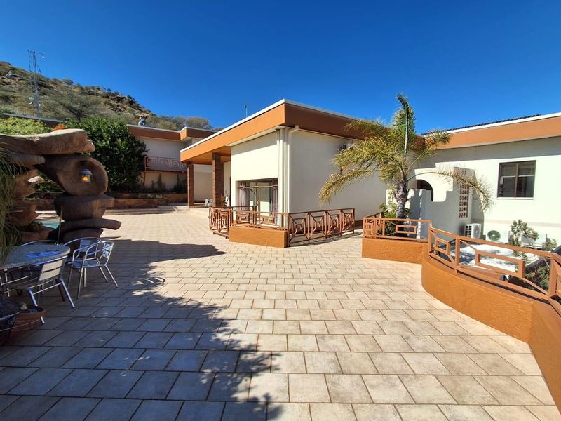 FOR SALE – EXCLUSIVE PROPERTY IN KLEIN WINDHOEK - Photo 2