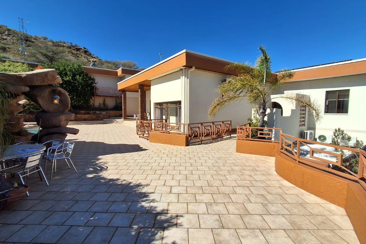 FOR SALE – EXCLUSIVE PROPERTY IN KLEIN WINDHOEK - Photo 2