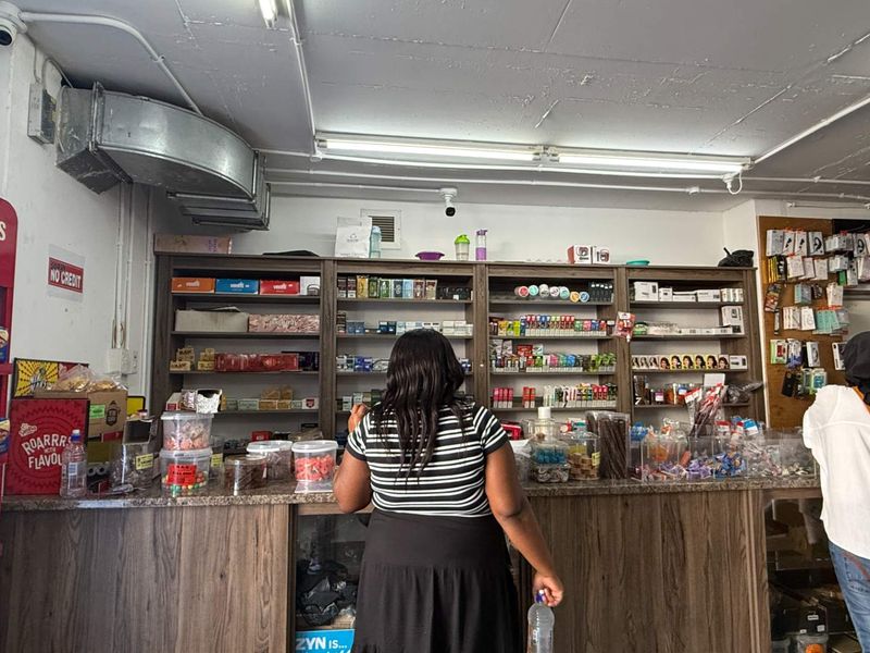 154m2 retail unit to let at Wembley Square near entrance - Photo 7